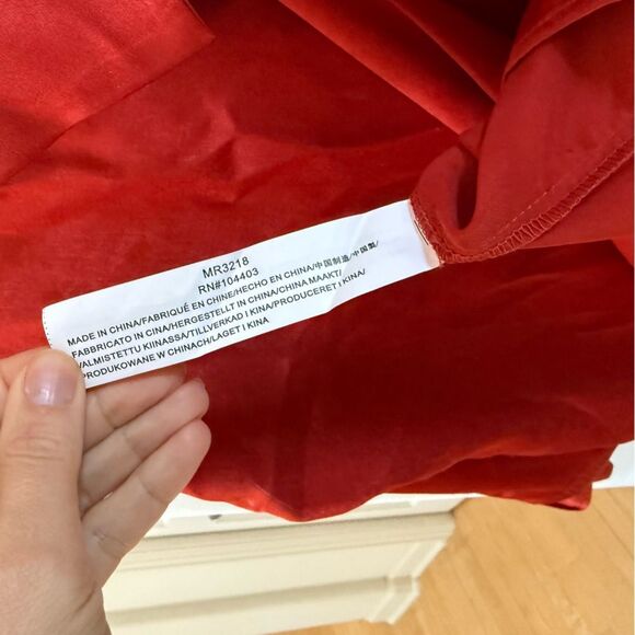 MOON RIVER Drape Satin Long Sleeve Blouse in Geranium S NWT - Picture 7 of 11